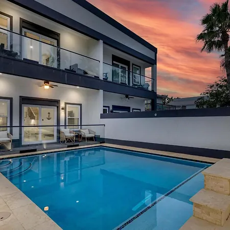 Villa Immaculate Townhouse W Pool & Balcony South Padre